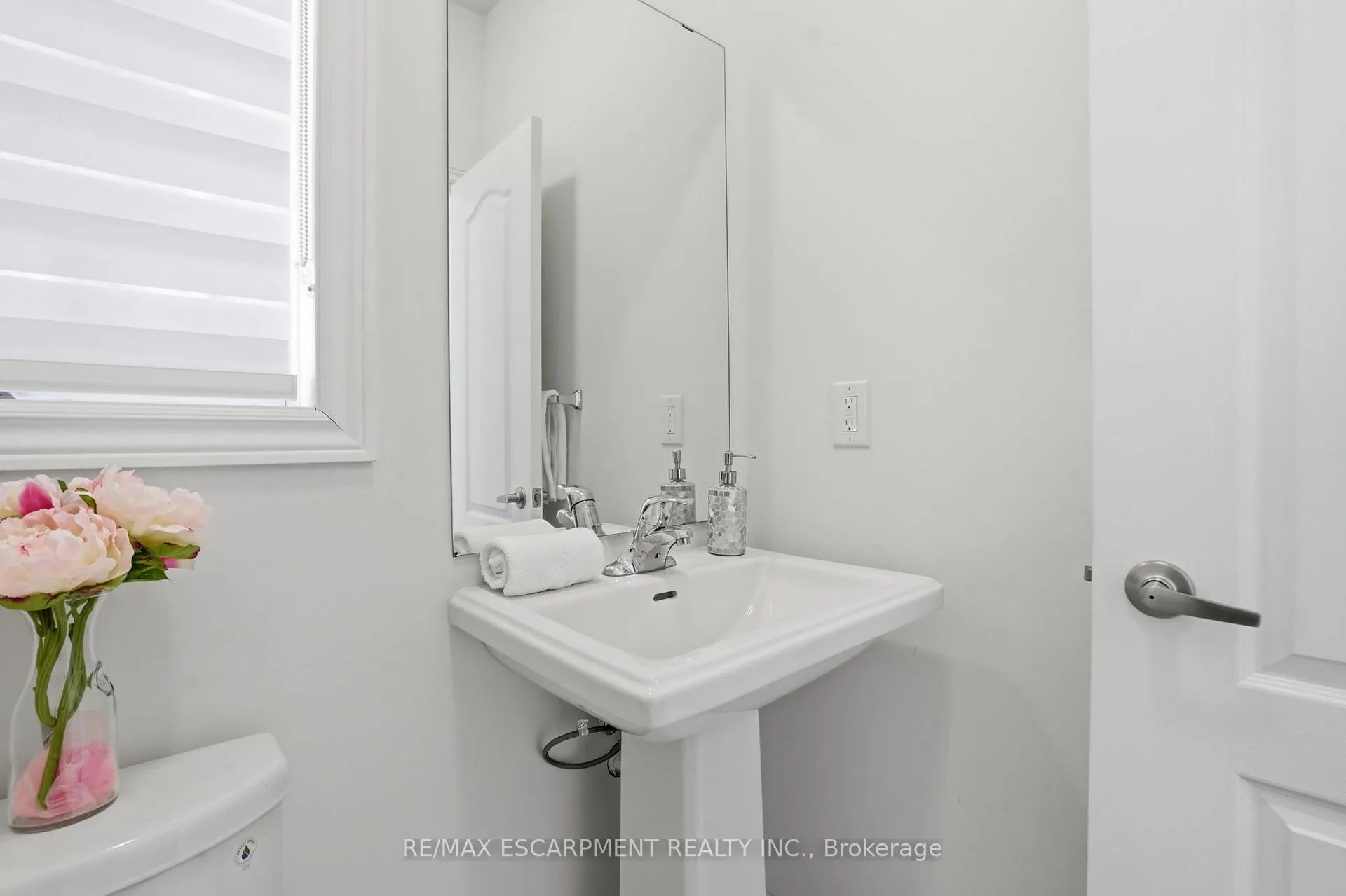 Photo 18 of 24 Great Falls Boulevard, Hamilton, Waterdown — HOMEH
