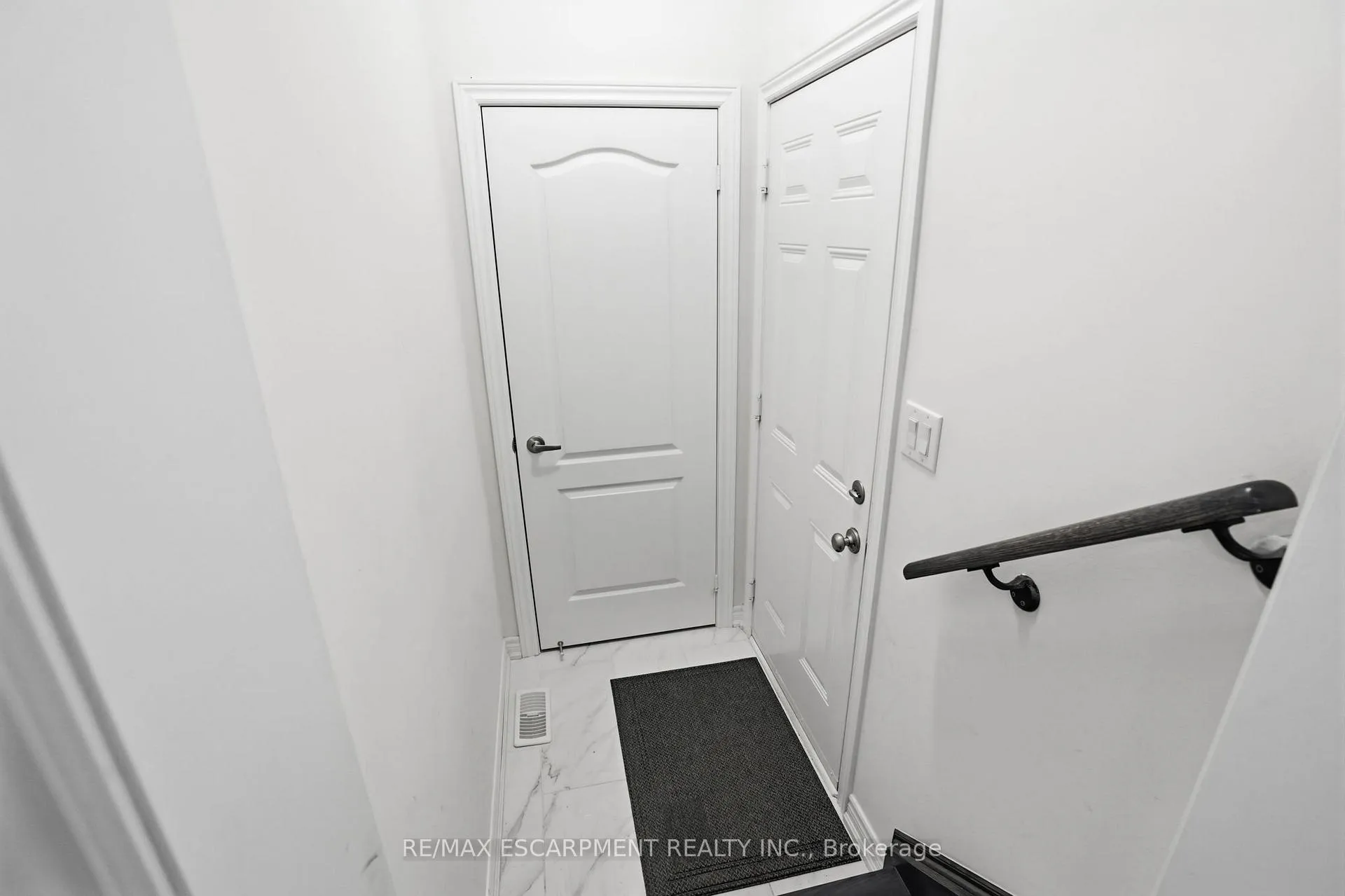 Photo 19 of 24 Great Falls Boulevard, Hamilton, Waterdown — HOMEH