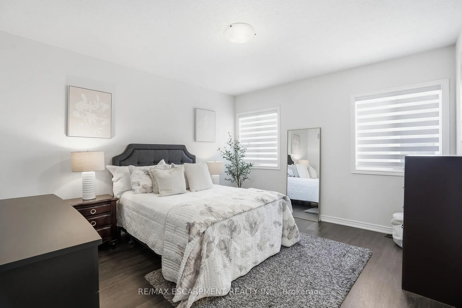 Photo 21 of 24 Great Falls Boulevard, Hamilton, Waterdown — HOMEH