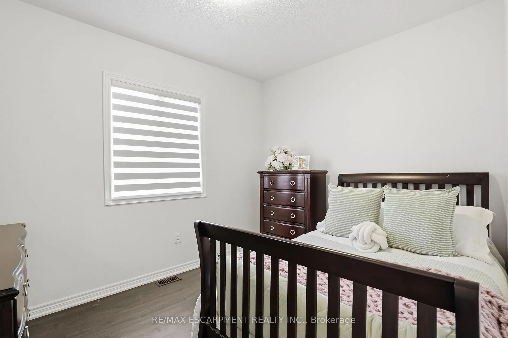 Photo 25 of 24 Great Falls Boulevard, Hamilton, Waterdown — HOMEH