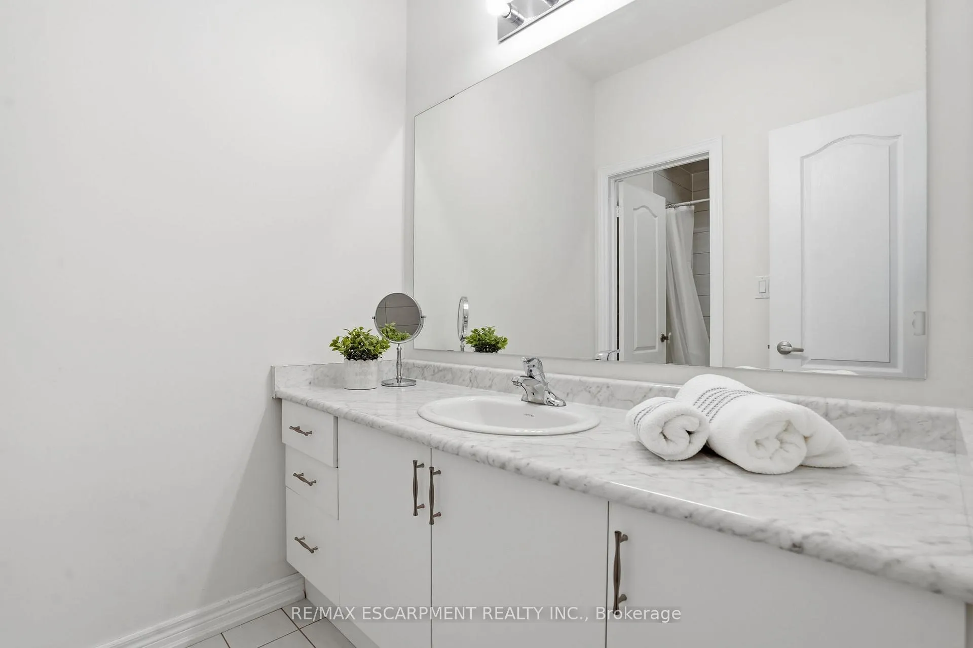 Photo 27 of 24 Great Falls Boulevard, Hamilton, Waterdown — HOMEH