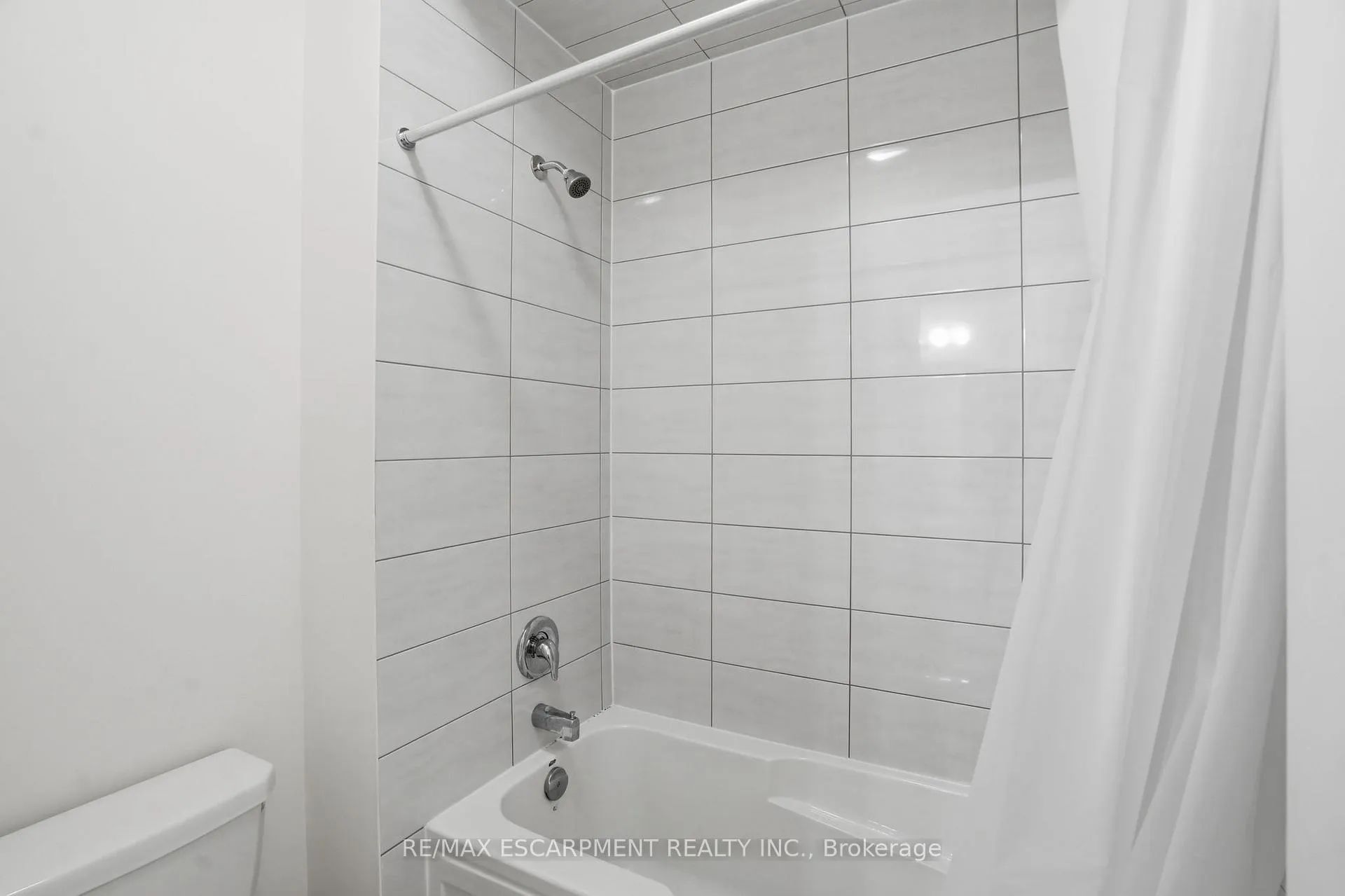 Photo 28 of 24 Great Falls Boulevard, Hamilton, Waterdown — HOMEH