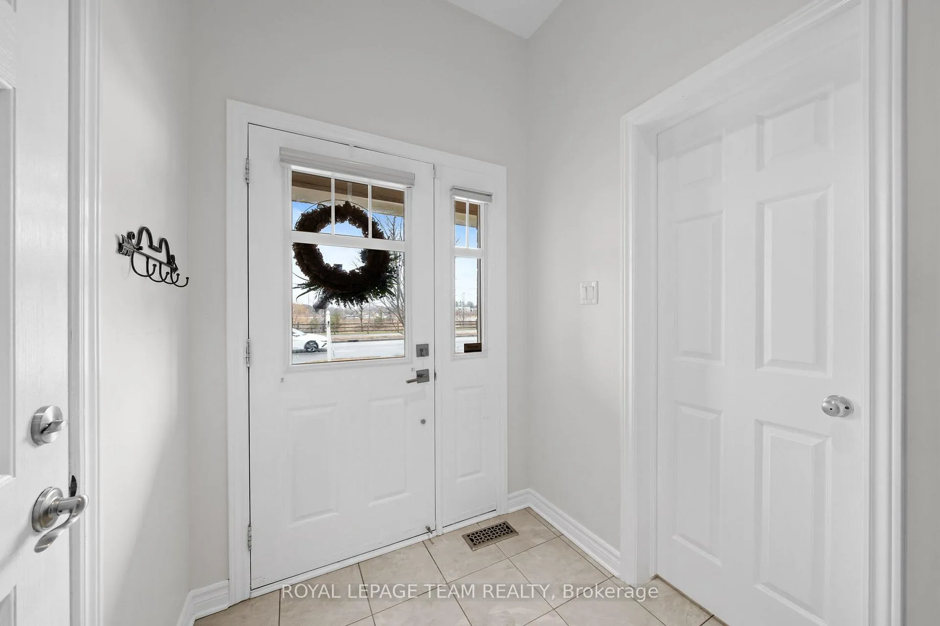Photo 7 of 766 Paul Metivier Drive, Ottawa, Barrhaven - Strandherd — HOMEH
