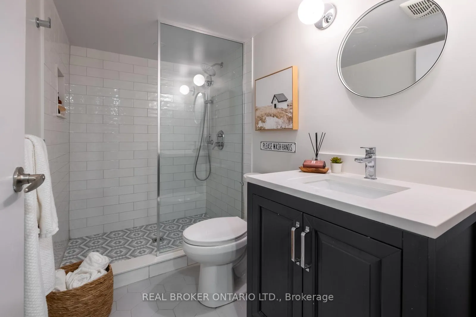 Photo 17 of 8 Stephenson Avenue, Toronto, East End-Danforth — HOMEH