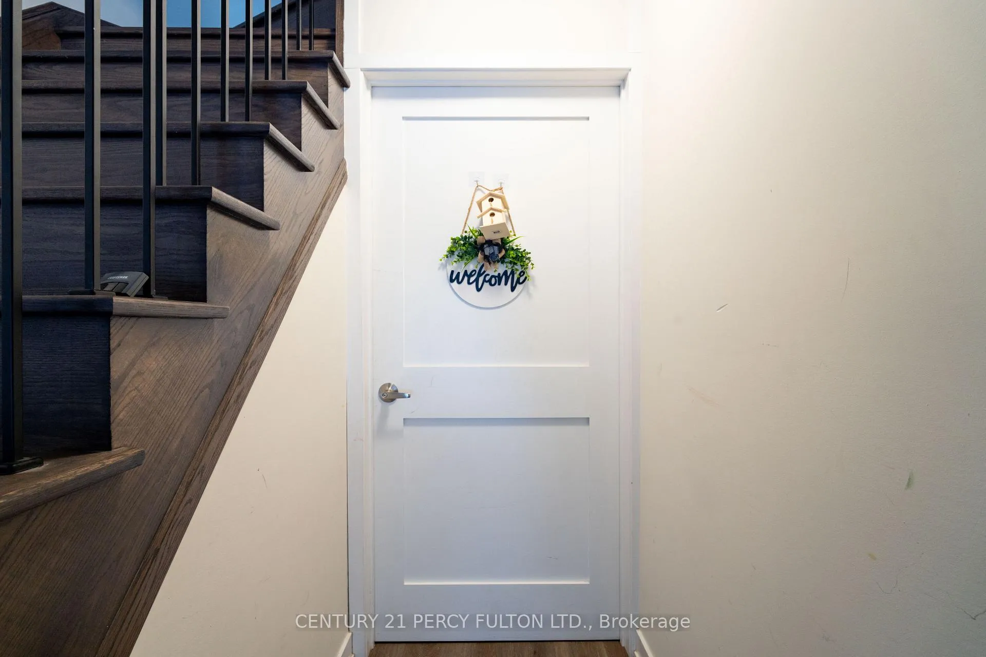 Photo 4 of 1606 Moonbeem Glen, Pickering, Village East — HOMEH
