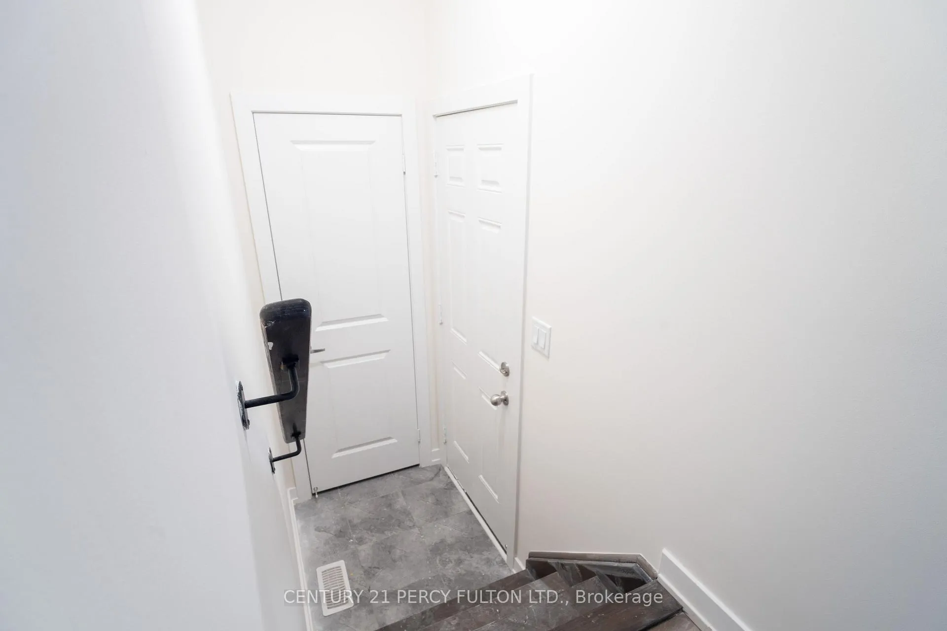 Photo 9 of 1606 Moonbeem Glen, Pickering, Village East — HOMEH