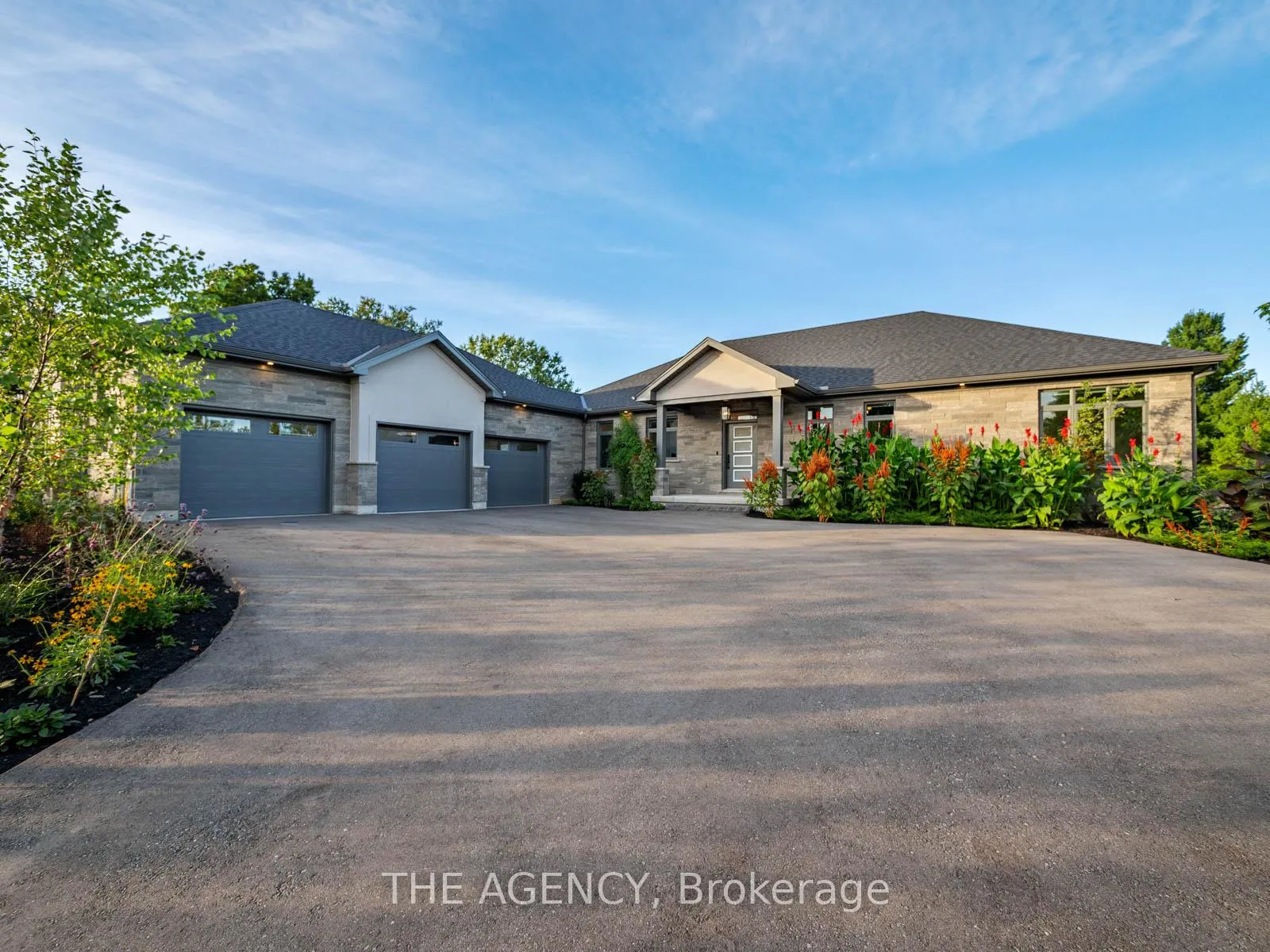Photo 2 of 1514 Centre Road, Hamilton, Rural Flamborough — HOMEH
