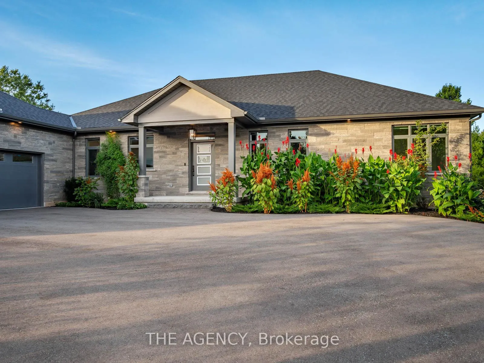 Photo 3 of 1514 Centre Road, Hamilton, Rural Flamborough — HOMEH