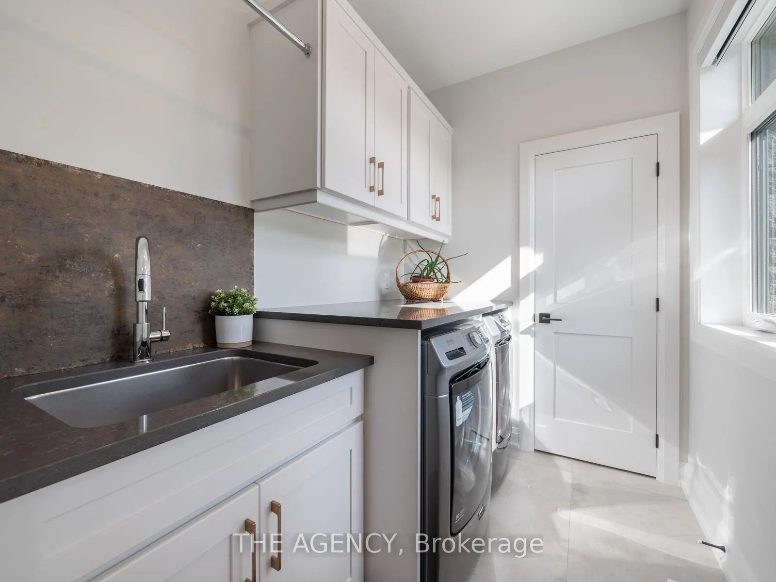 Photo 21 of 1514 Centre Road, Hamilton, Rural Flamborough — HOMEH