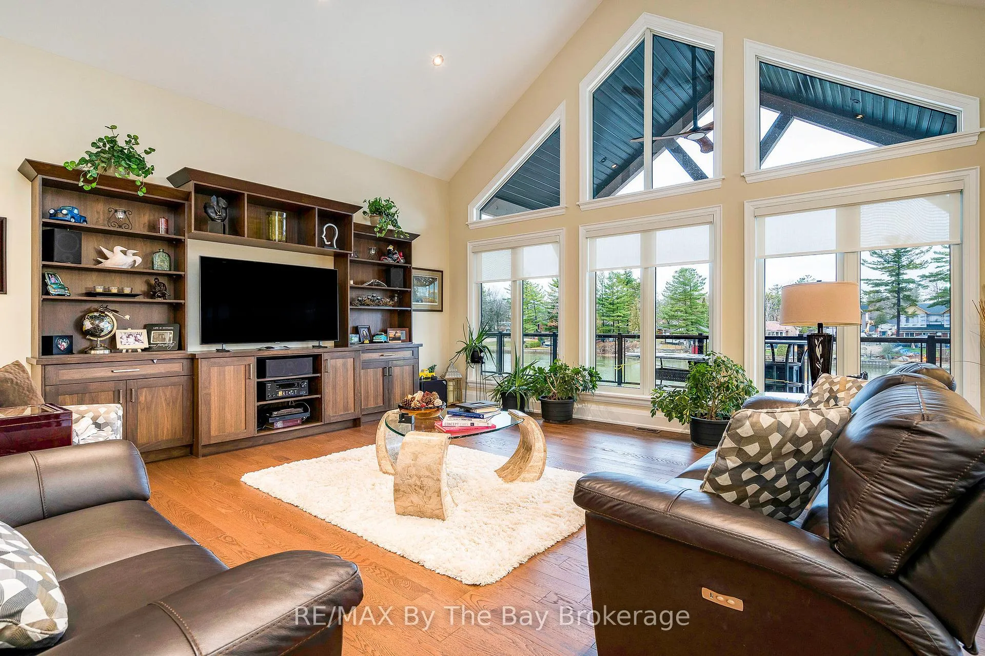 Photo 7 of 18 Edgewater Road, Wasaga Beach — HOMEH