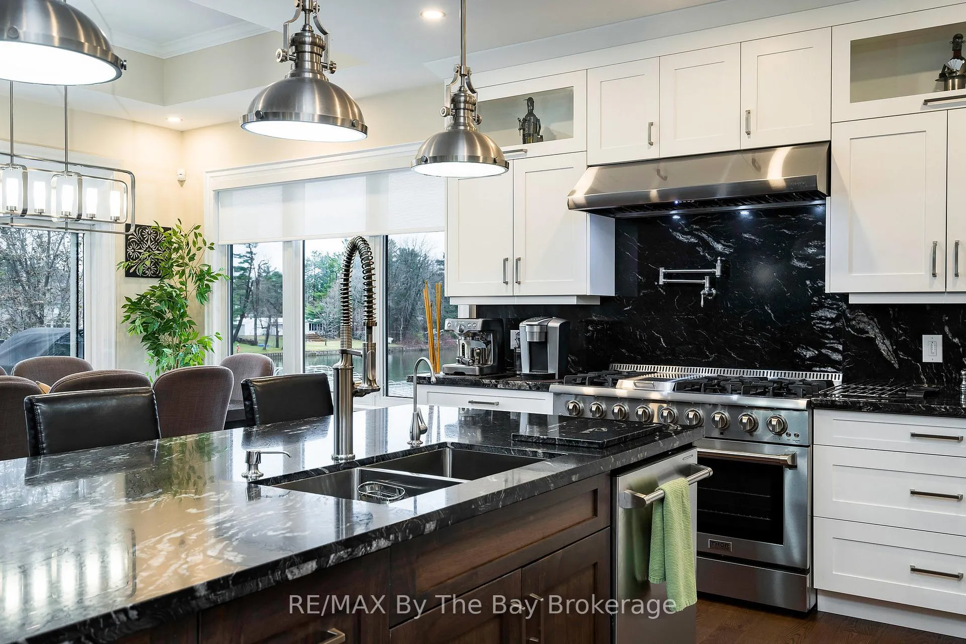 Photo 10 of 18 Edgewater Road, Wasaga Beach — HOMEH