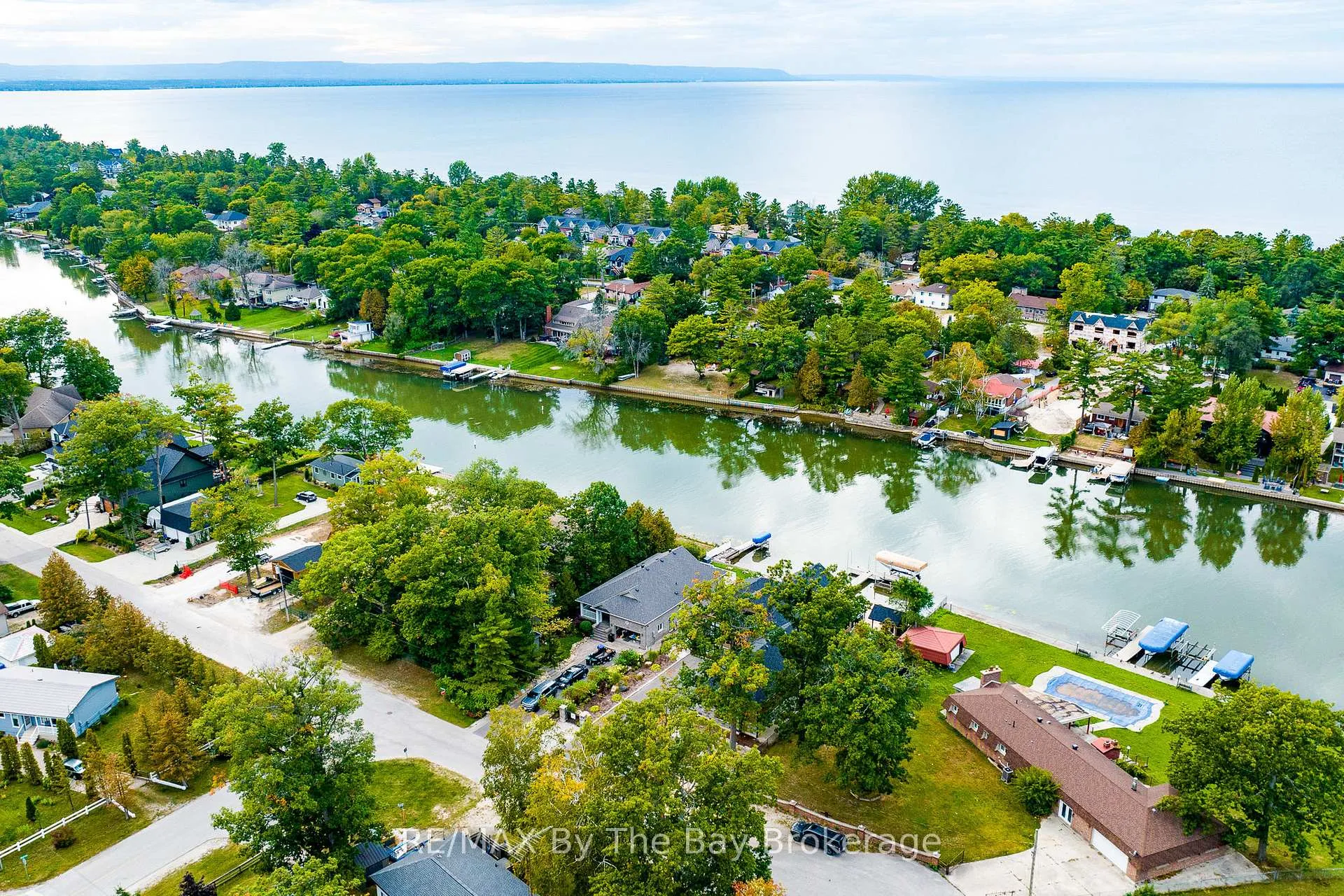 Photo 30 of 18 Edgewater Road, Wasaga Beach — HOMEH