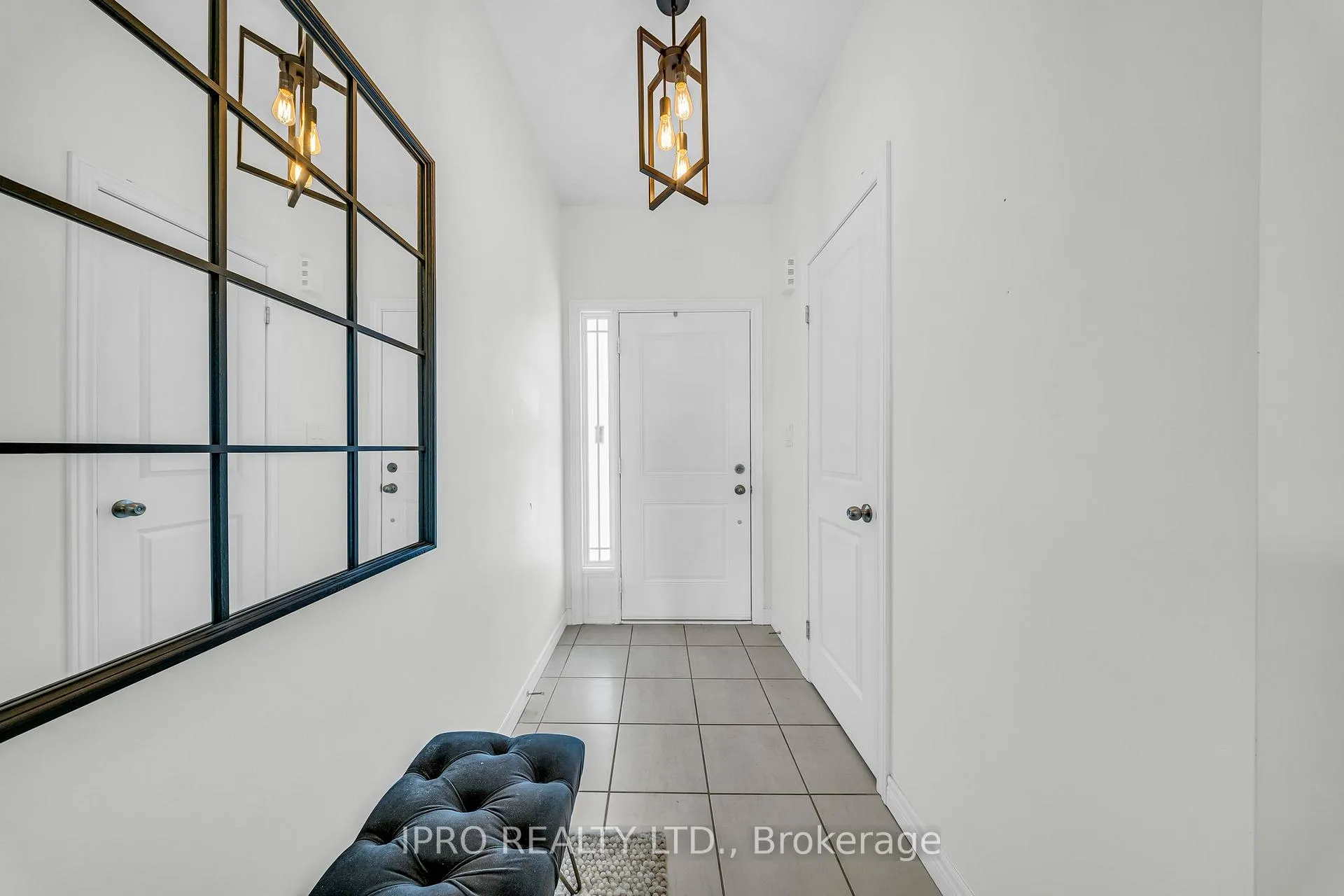 Photo 3 of 18 Serenity Lane, Hamilton, Stoney Creek Mountain — HOMEH