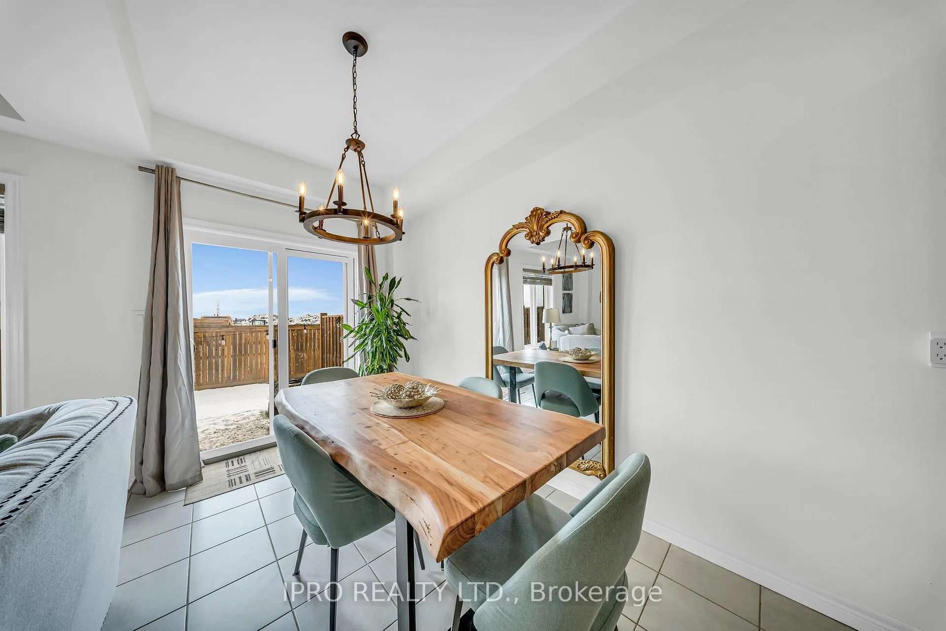 Photo 12 of 18 Serenity Lane, Hamilton, Stoney Creek Mountain — HOMEH