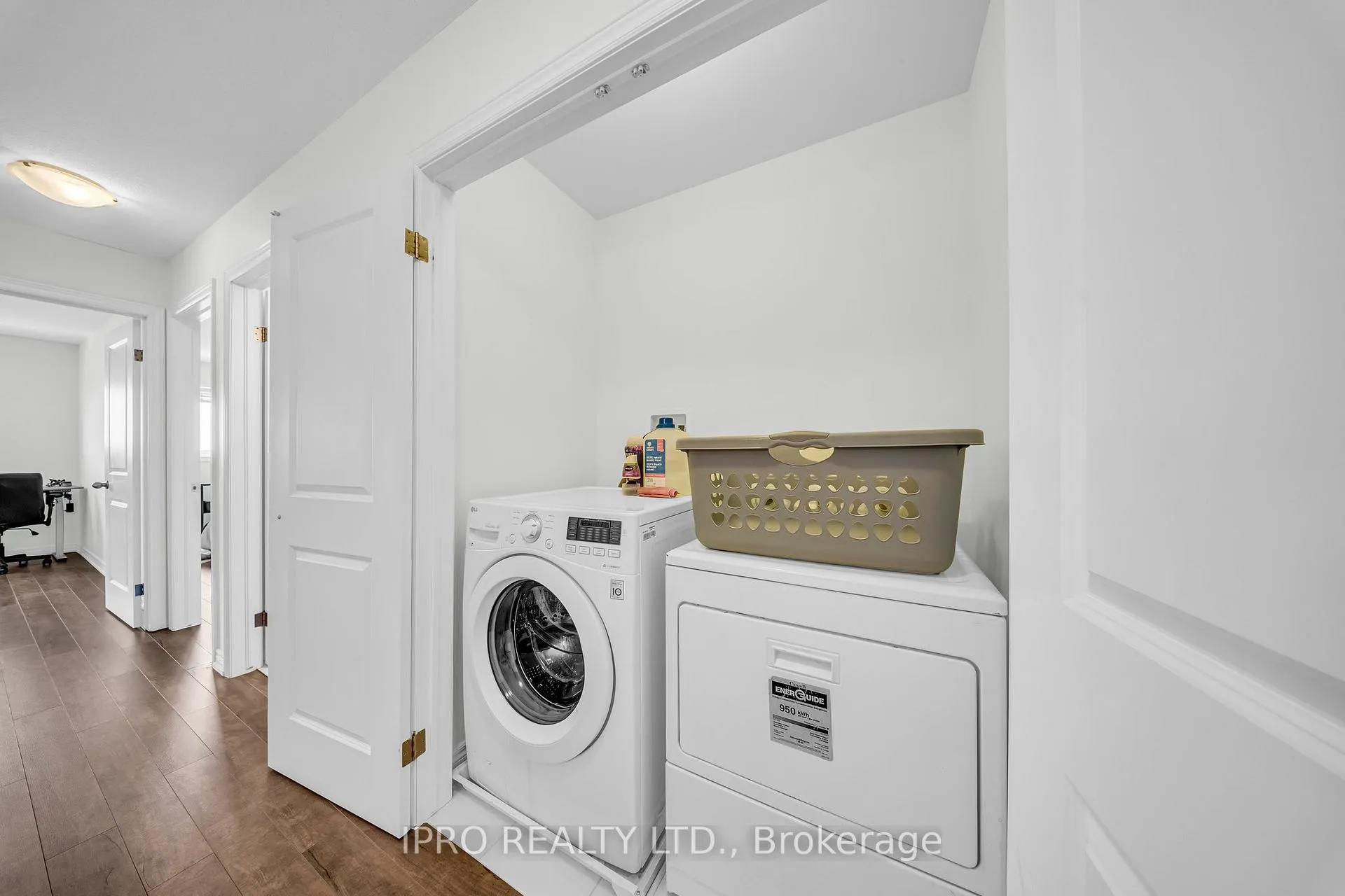 Photo 21 of 18 Serenity Lane, Hamilton, Stoney Creek Mountain — HOMEH