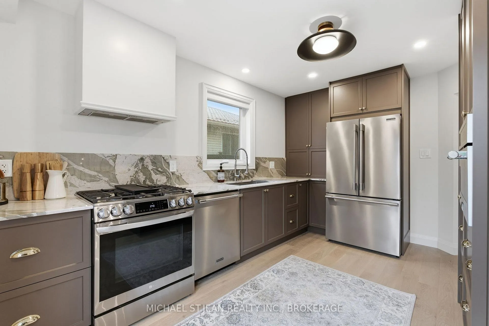 Photo 12 of 92 Colin Crescent, Hamilton, Jerome — HOMEH