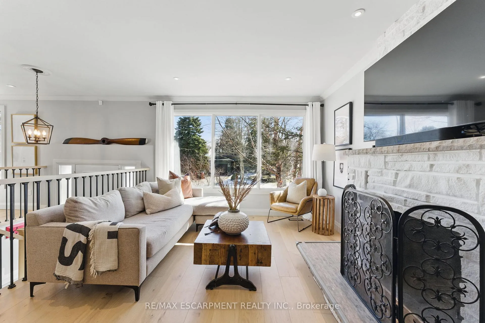 Photo 5 of 563 Tuscarora Drive, Hamilton, Ancaster — HOMEH