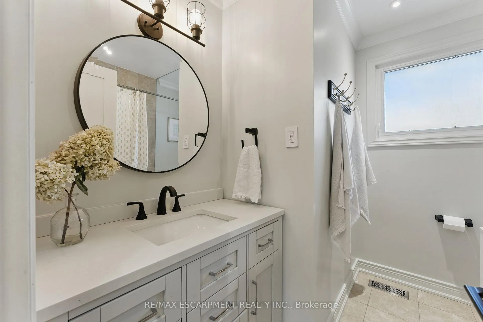 Photo 13 of 563 Tuscarora Drive, Hamilton, Ancaster — HOMEH