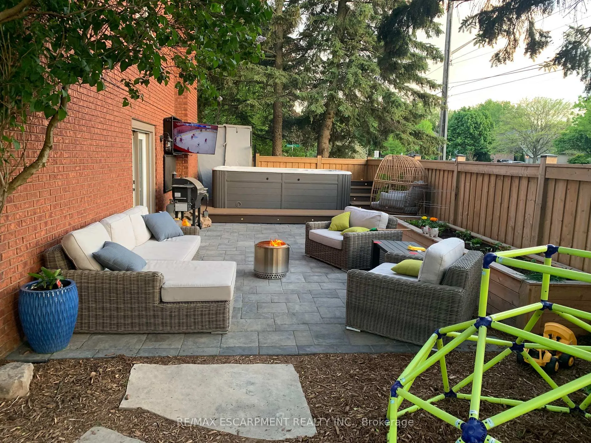 Photo 26 of 563 Tuscarora Drive, Hamilton, Ancaster — HOMEH