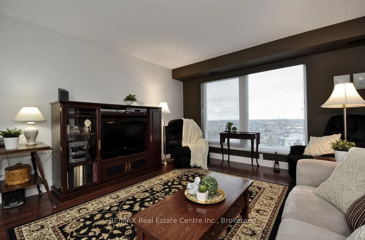 Photo 7 of Unit 1706, 190 Hespeler Road, Cambridge — HOMEH