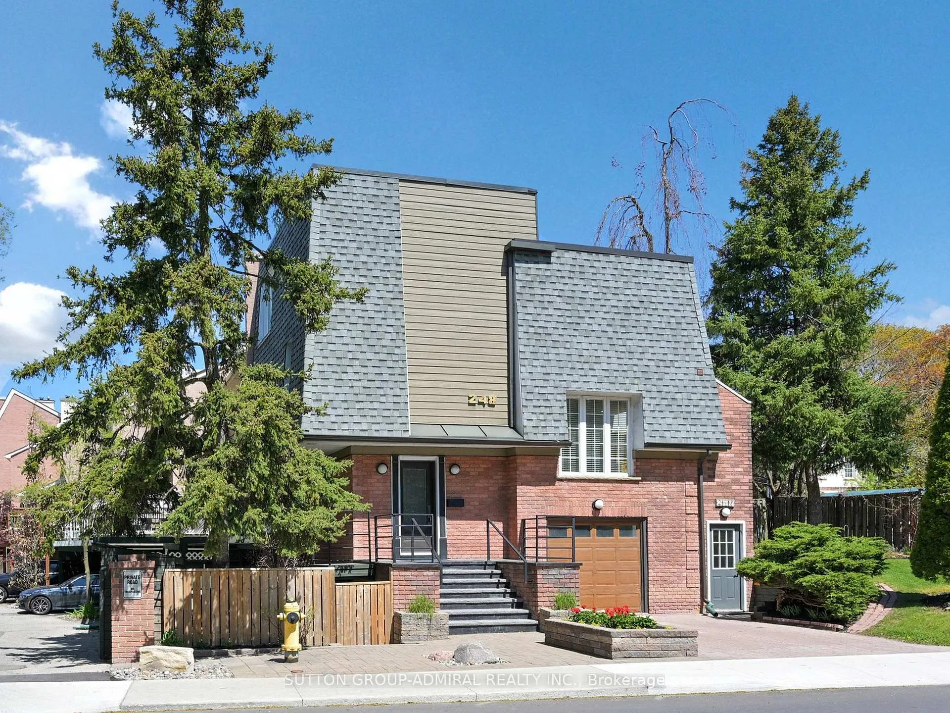 Front of 248 Glengrove Avenue W
