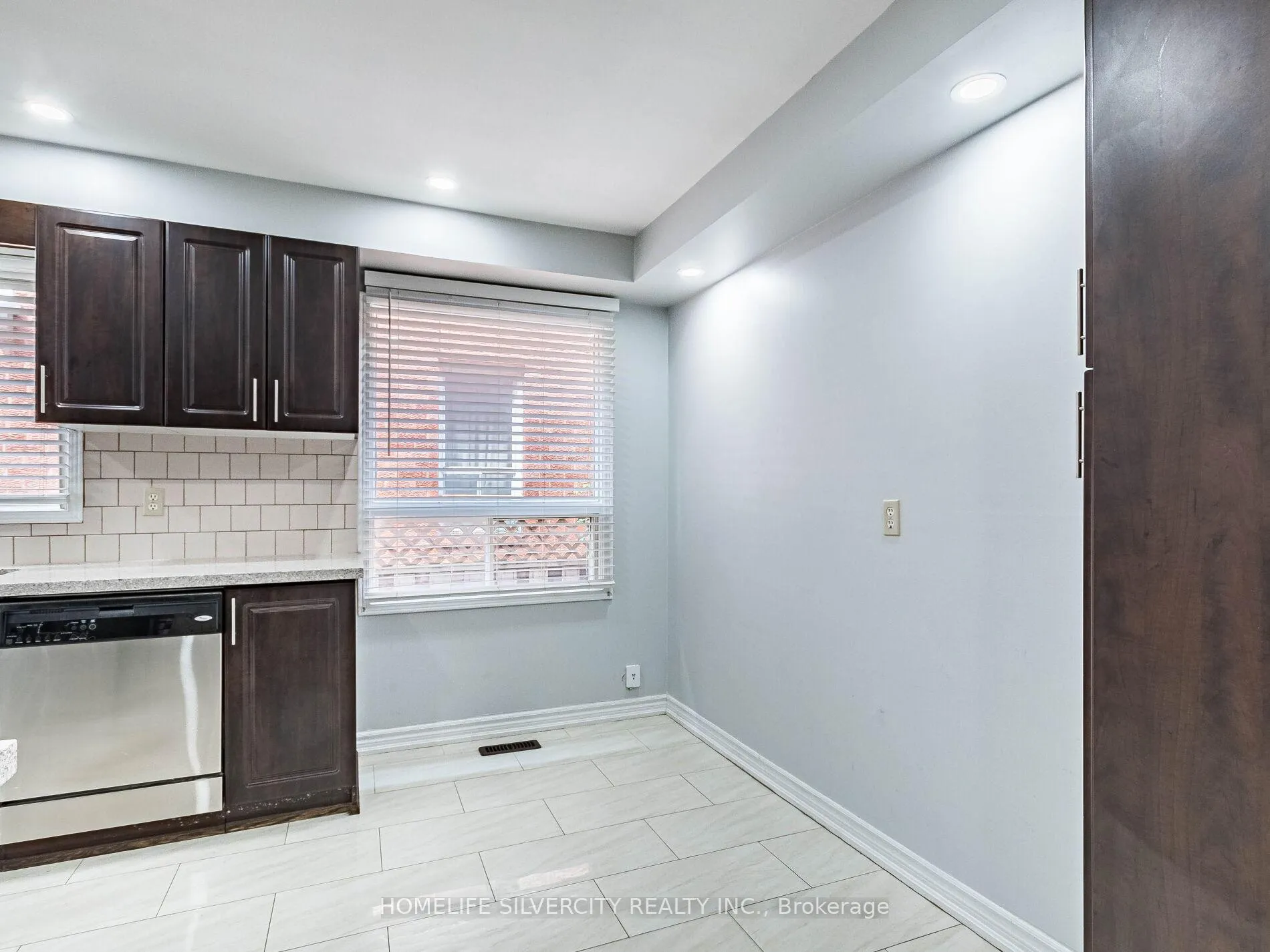 Photo 23 of 30 Castlehill Road, Brampton, Northwood Park — HOMEH