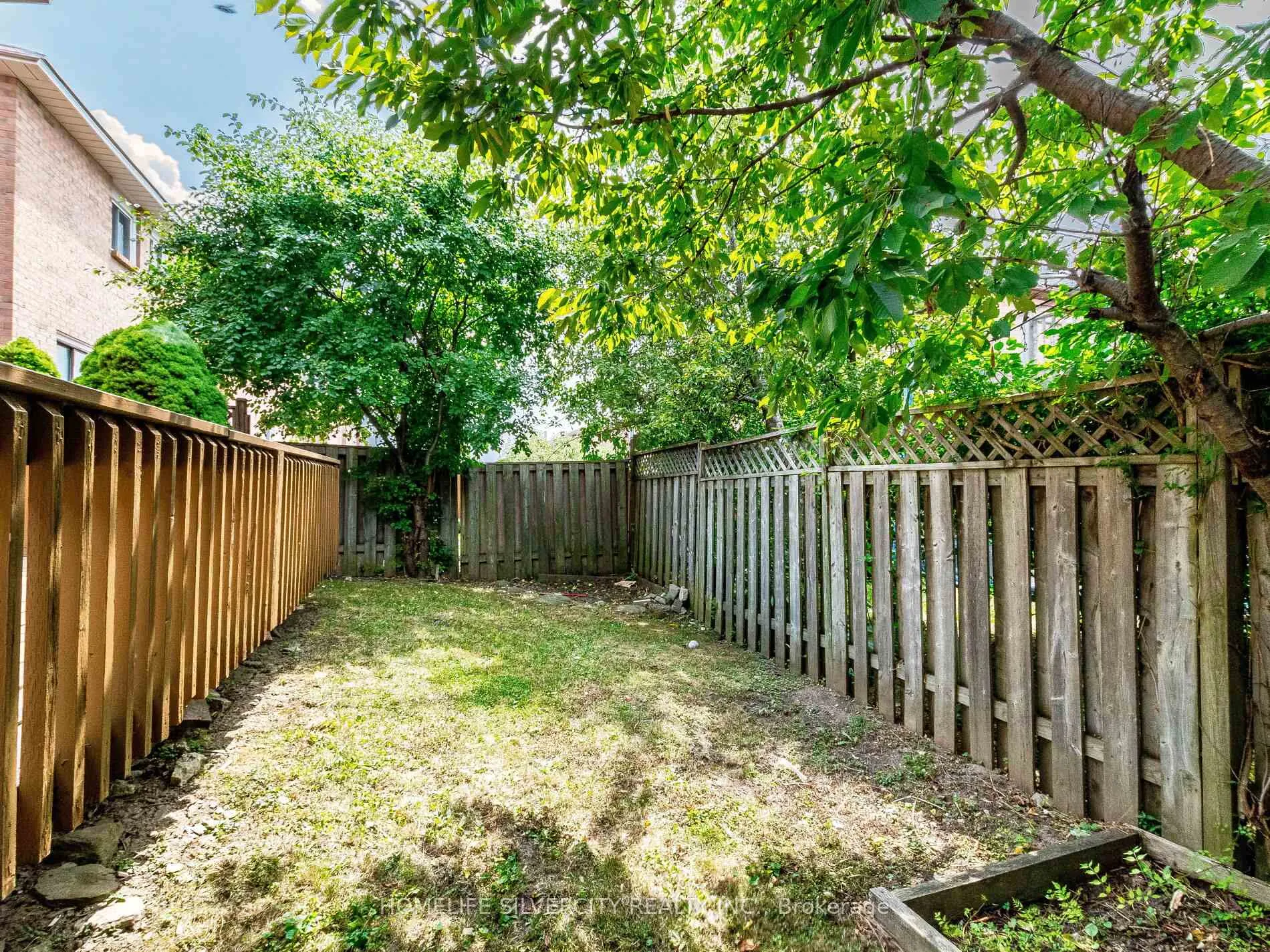 Photo 50 of 30 Castlehill Road, Brampton, Northwood Park — HOMEH