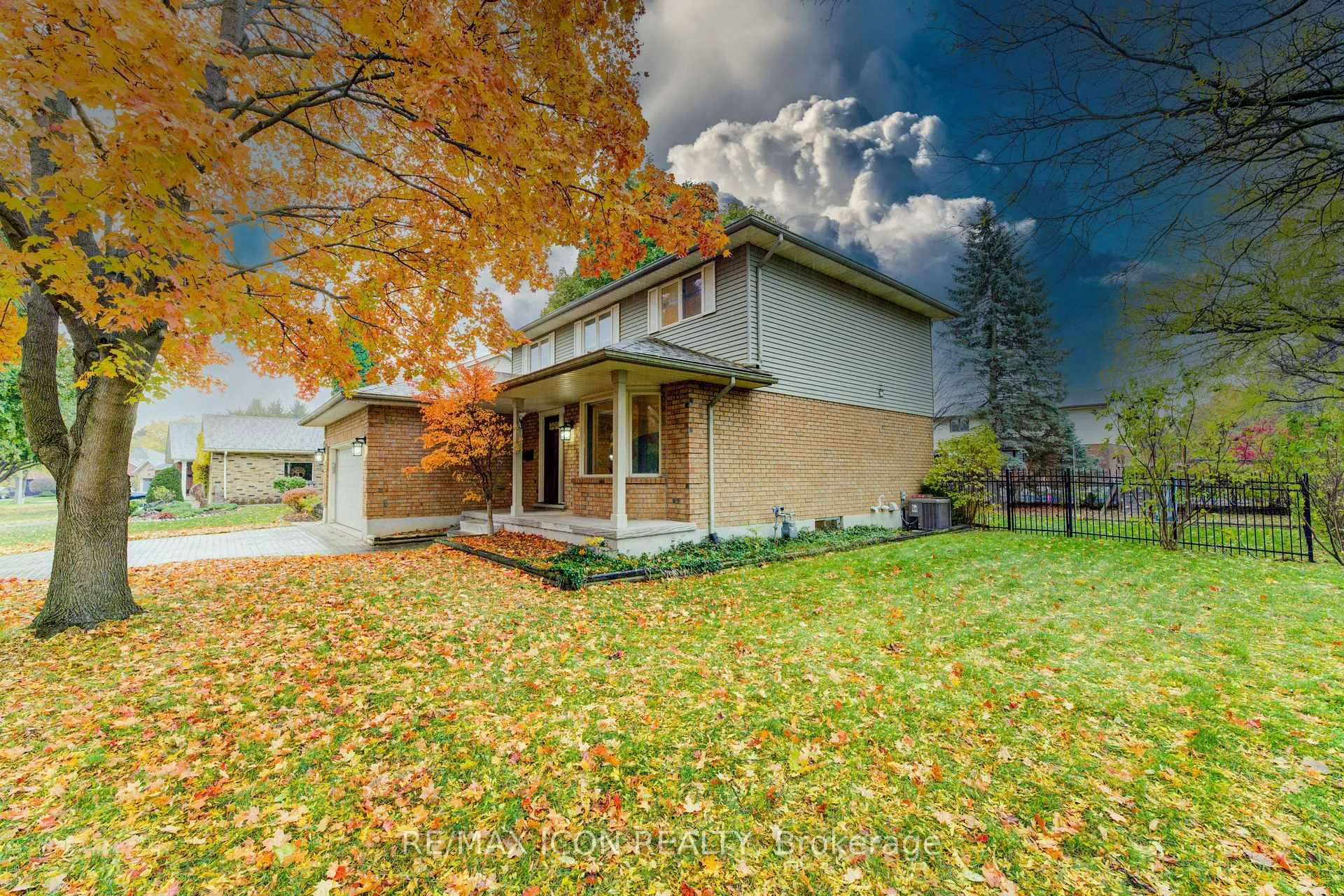 Photo 3 of 2 Dunnington Court, Kitchener — HOMEH
