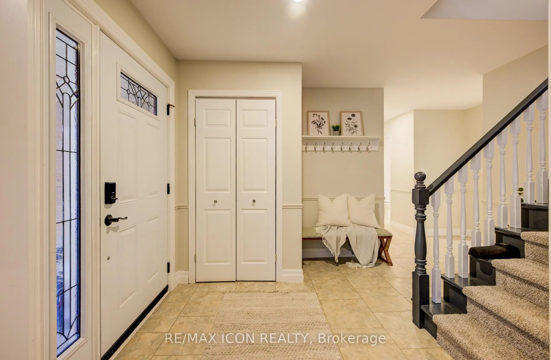 Photo 5 of 2 Dunnington Court, Kitchener — HOMEH