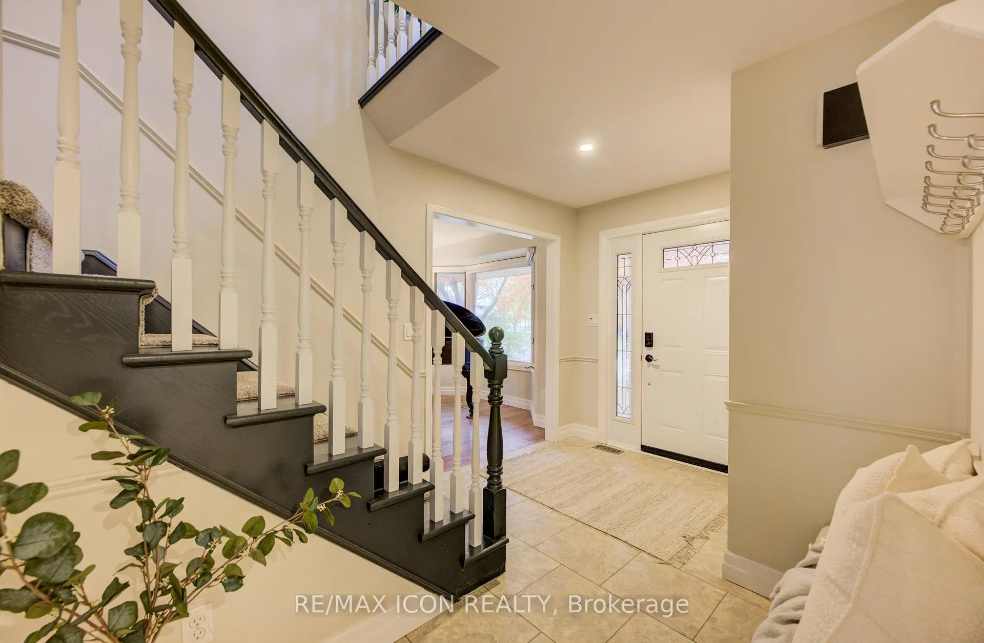 Photo 6 of 2 Dunnington Court, Kitchener — HOMEH