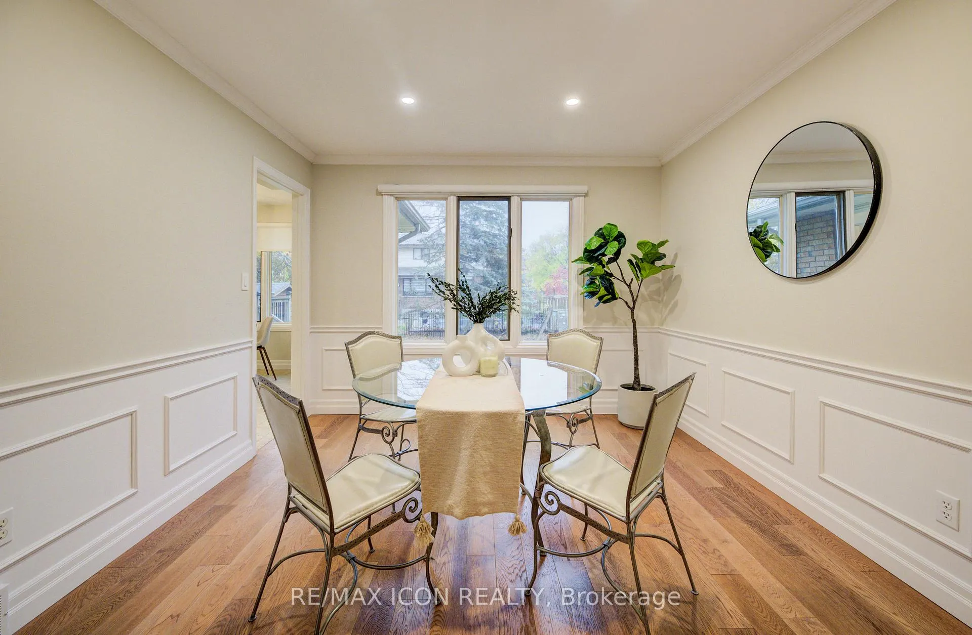 Photo 7 of 2 Dunnington Court, Kitchener — HOMEH