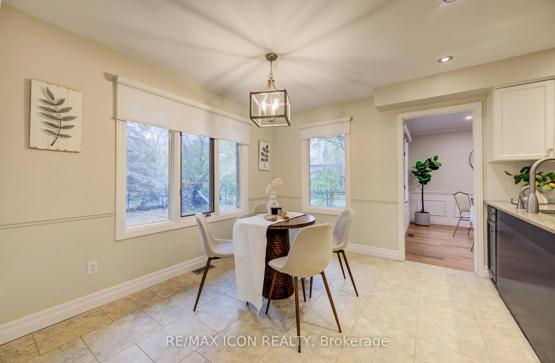 Photo 11 of 2 Dunnington Court, Kitchener — HOMEH