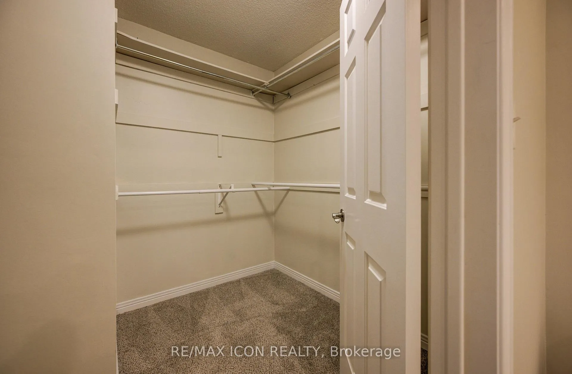 Photo 31 of 2 Dunnington Court, Kitchener — HOMEH