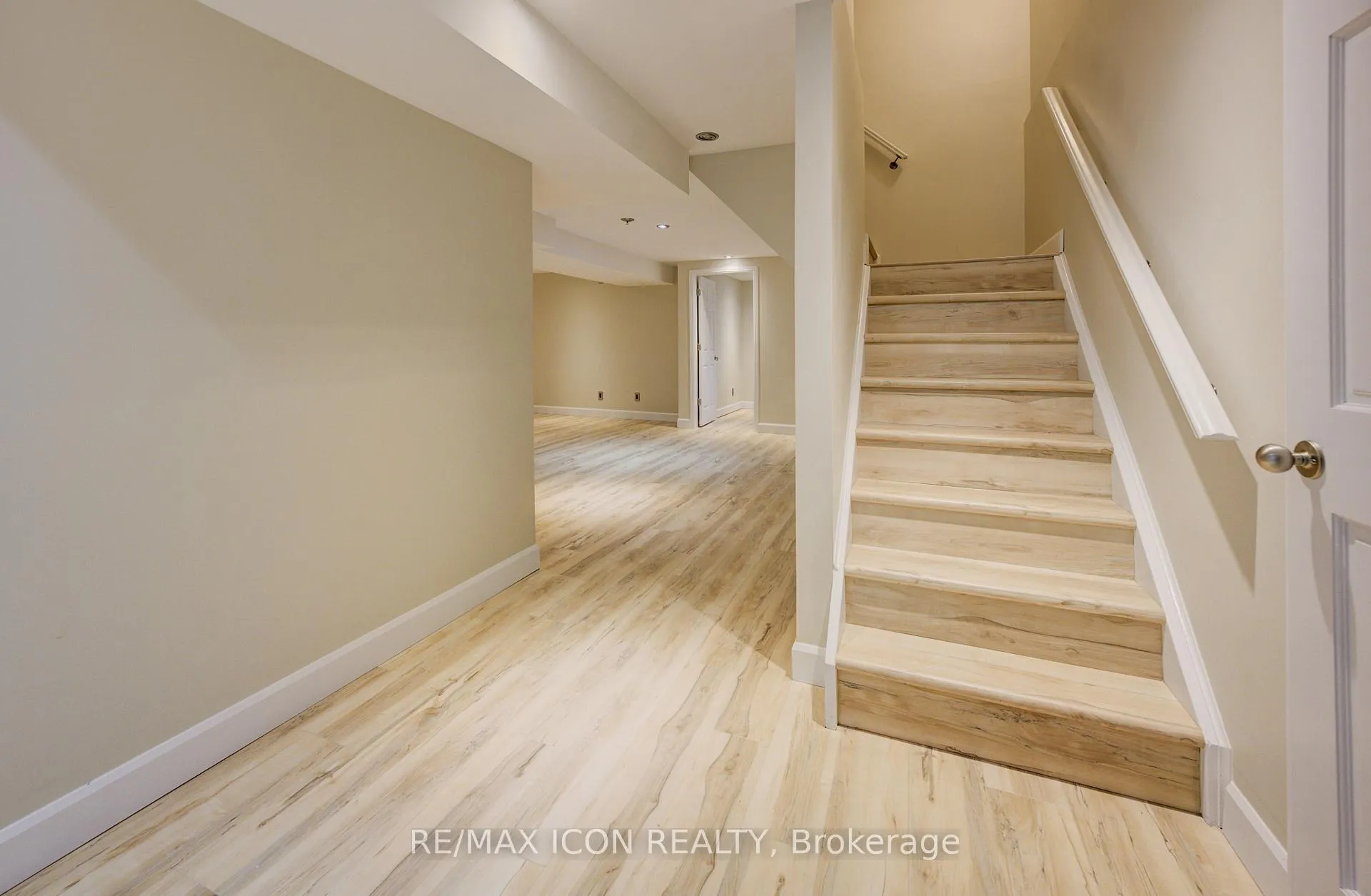 Photo 38 of 2 Dunnington Court, Kitchener — HOMEH