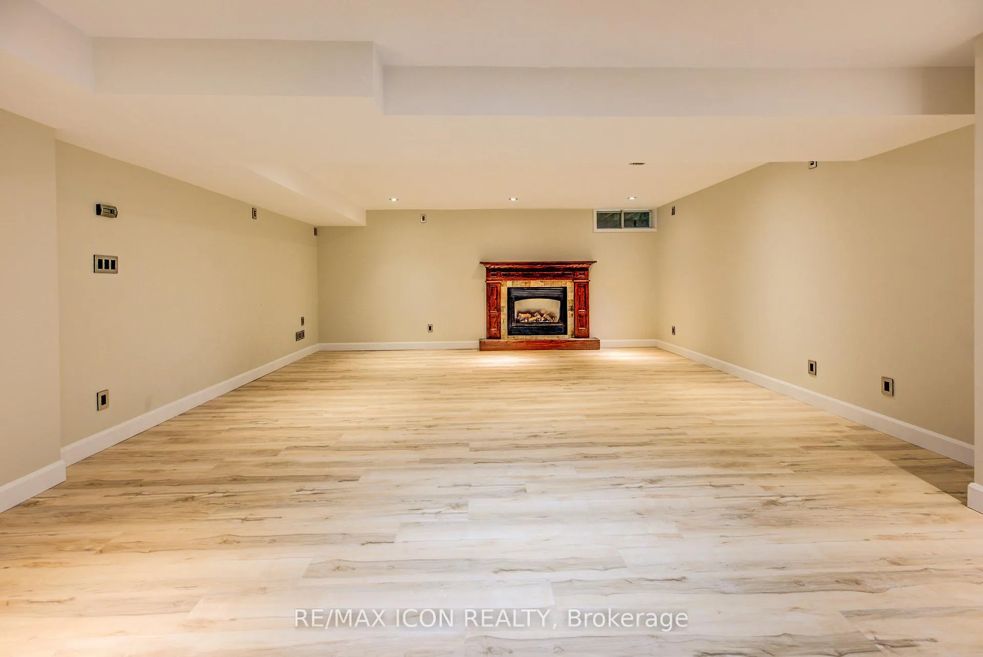 Photo 40 of 2 Dunnington Court, Kitchener — HOMEH