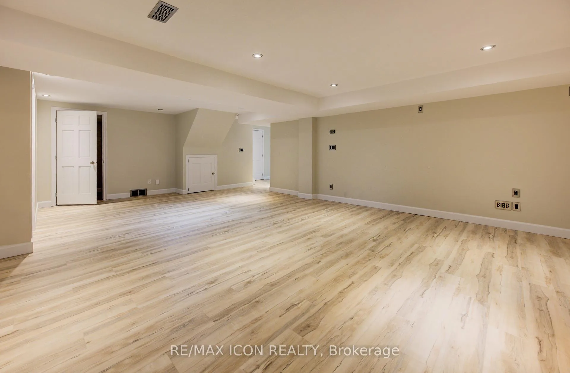 Photo 41 of 2 Dunnington Court, Kitchener — HOMEH