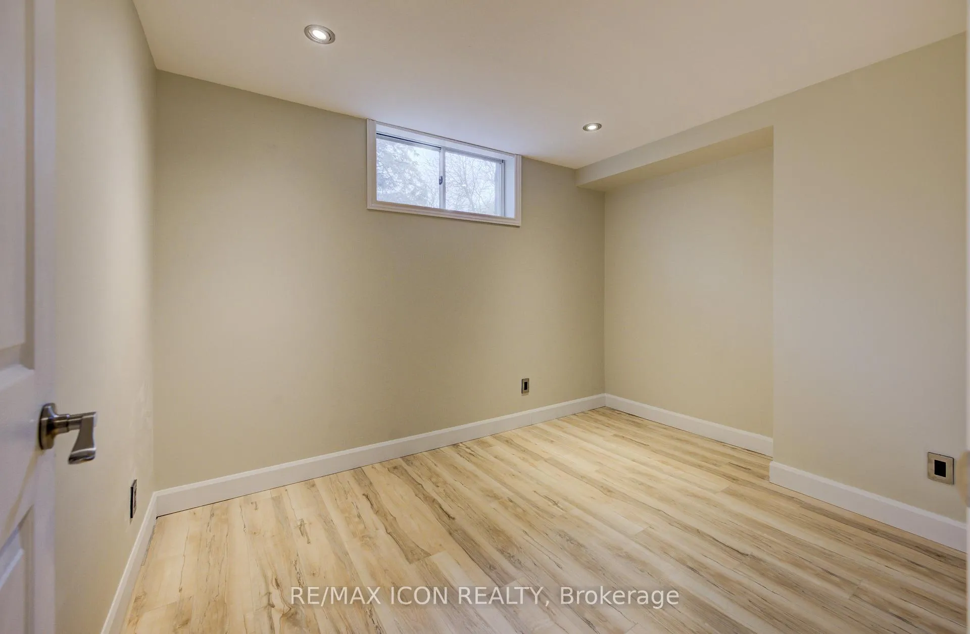 Photo 42 of 2 Dunnington Court, Kitchener — HOMEH