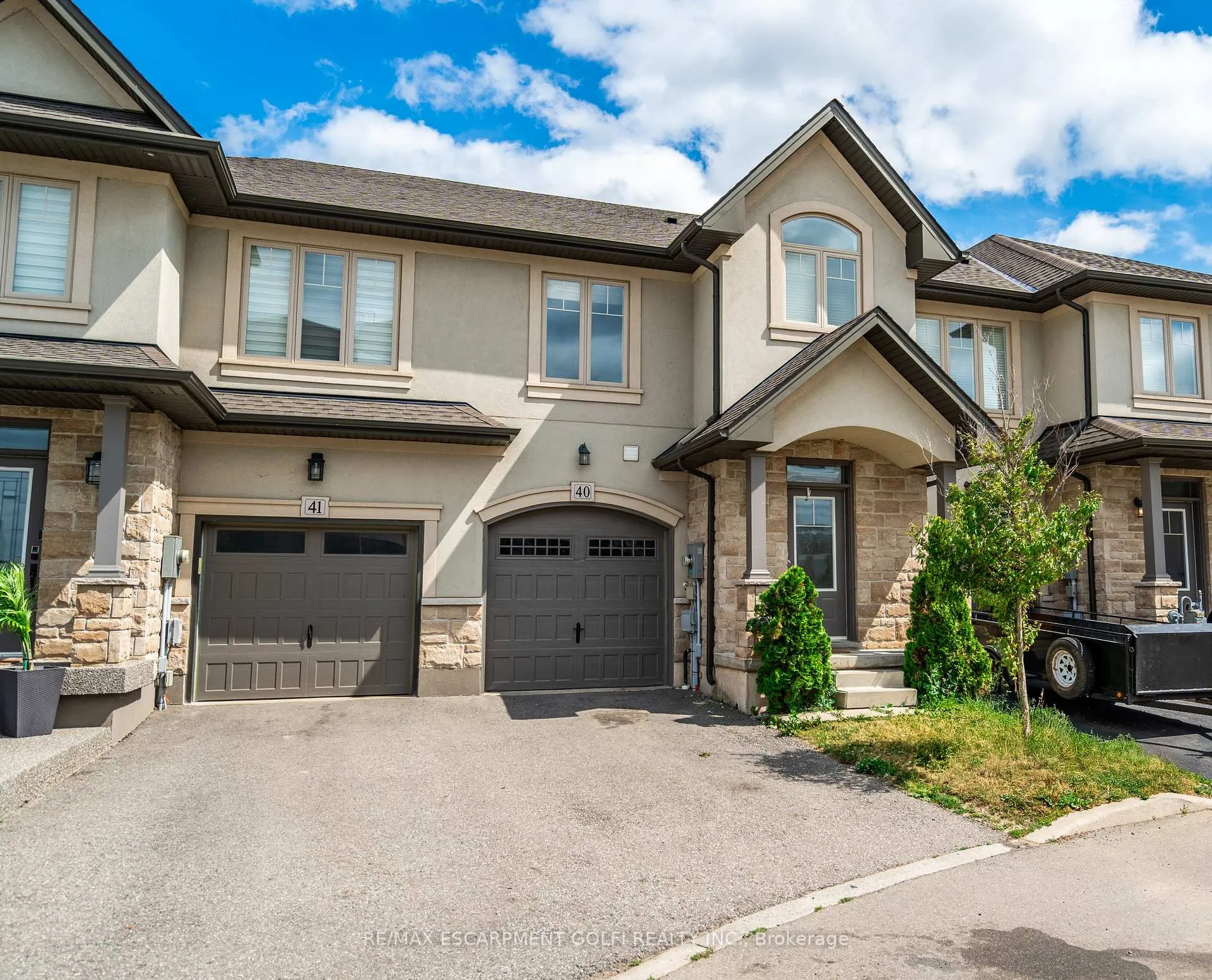 Front of Unit 40, 98 Shoreview Place