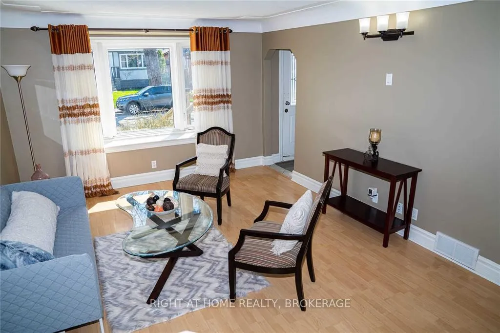 Photo 9 of 68 West 4th Street, Hamilton, Bonnington — HOMEH