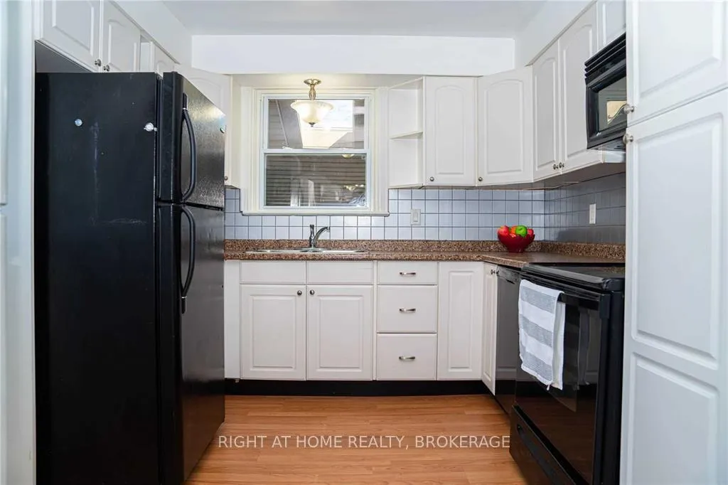 Photo 13 of 68 West 4th Street, Hamilton, Bonnington — HOMEH