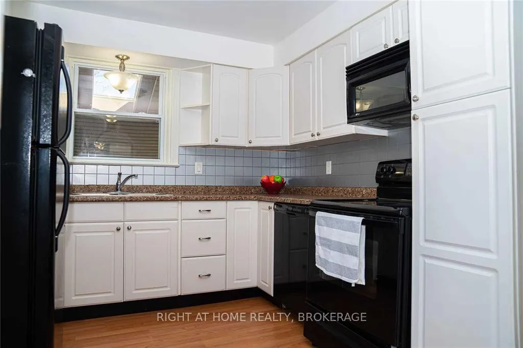 Photo 15 of 68 West 4th Street, Hamilton, Bonnington — HOMEH