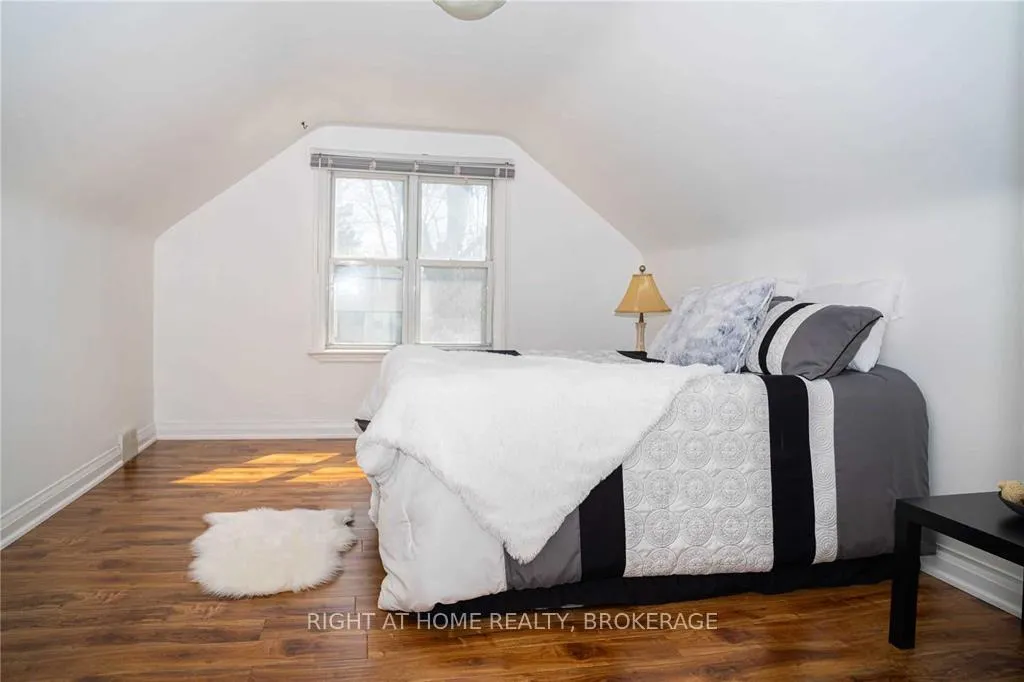 Photo 19 of 68 West 4th Street, Hamilton, Bonnington — HOMEH