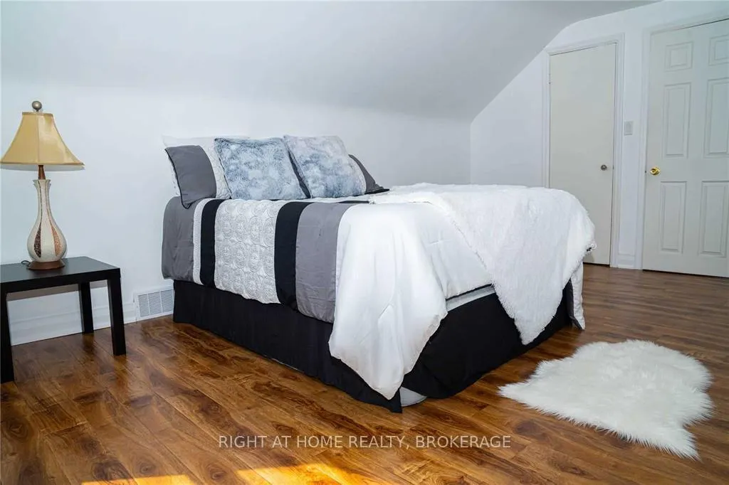 Photo 20 of 68 West 4th Street, Hamilton, Bonnington — HOMEH