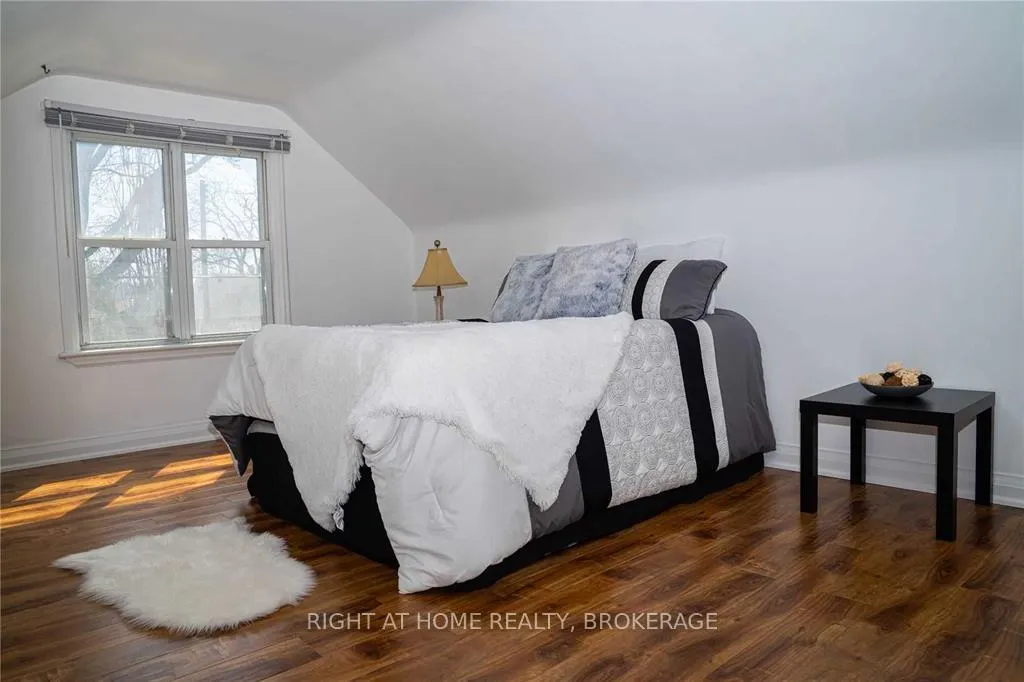 Photo 22 of 68 West 4th Street, Hamilton, Bonnington — HOMEH