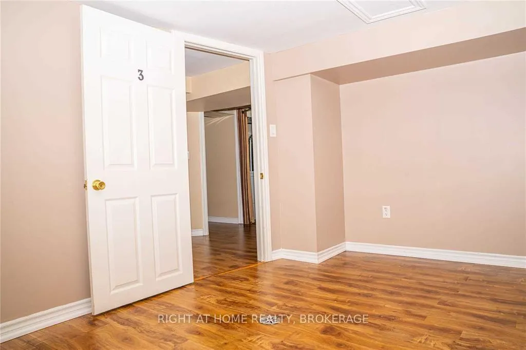 Photo 28 of 68 West 4th Street, Hamilton, Bonnington — HOMEH
