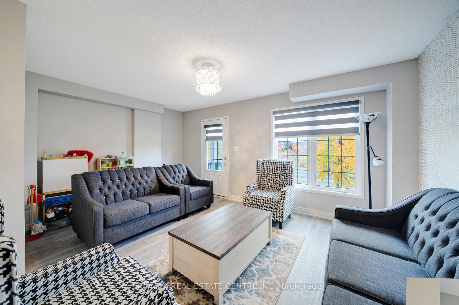 Photo 5 of 553 Rossland Road E, Ajax, Central East — HOMEH