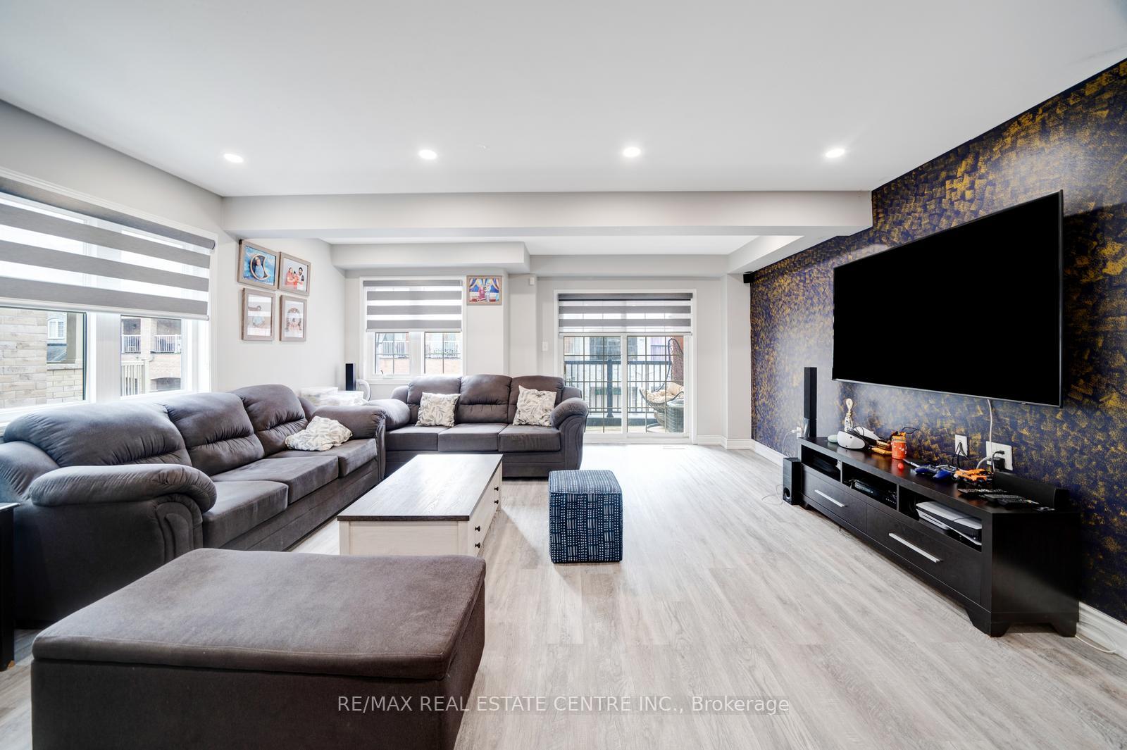 Photo 8 of 553 Rossland Road E, Ajax, Central East — HOMEH