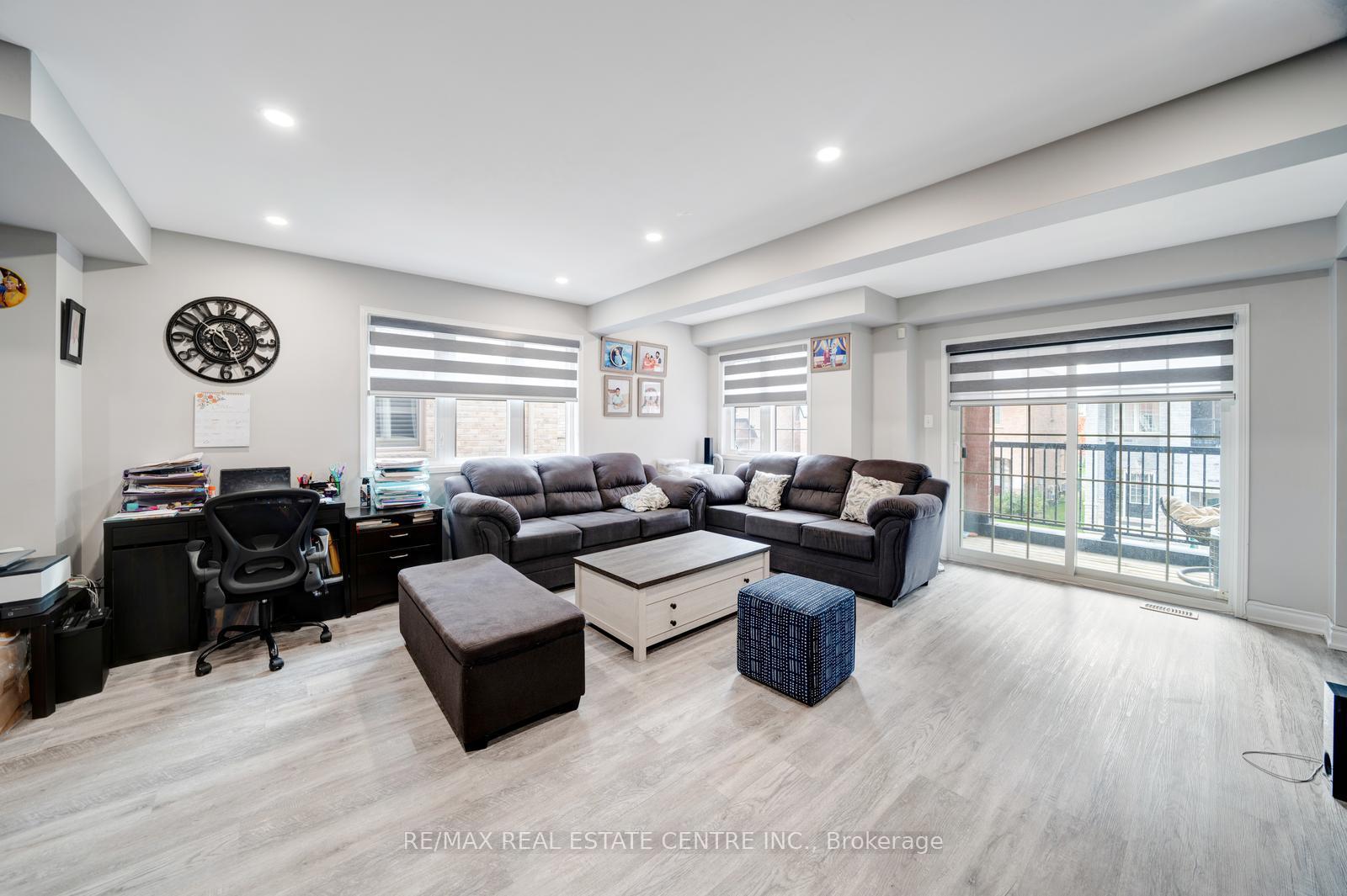 Photo 9 of 553 Rossland Road E, Ajax, Central East — HOMEH
