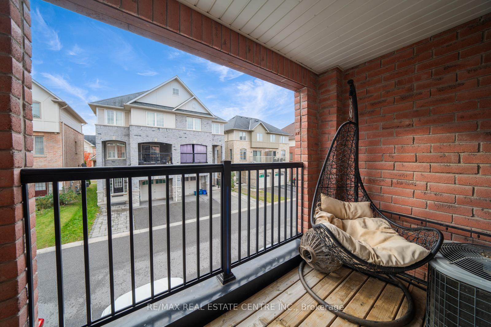 Photo 10 of 553 Rossland Road E, Ajax, Central East — HOMEH