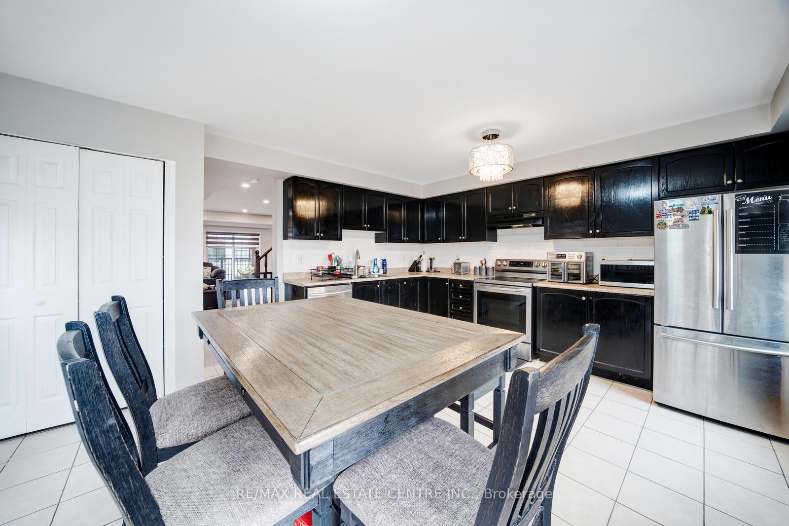 Photo 11 of 553 Rossland Road E, Ajax, Central East — HOMEH